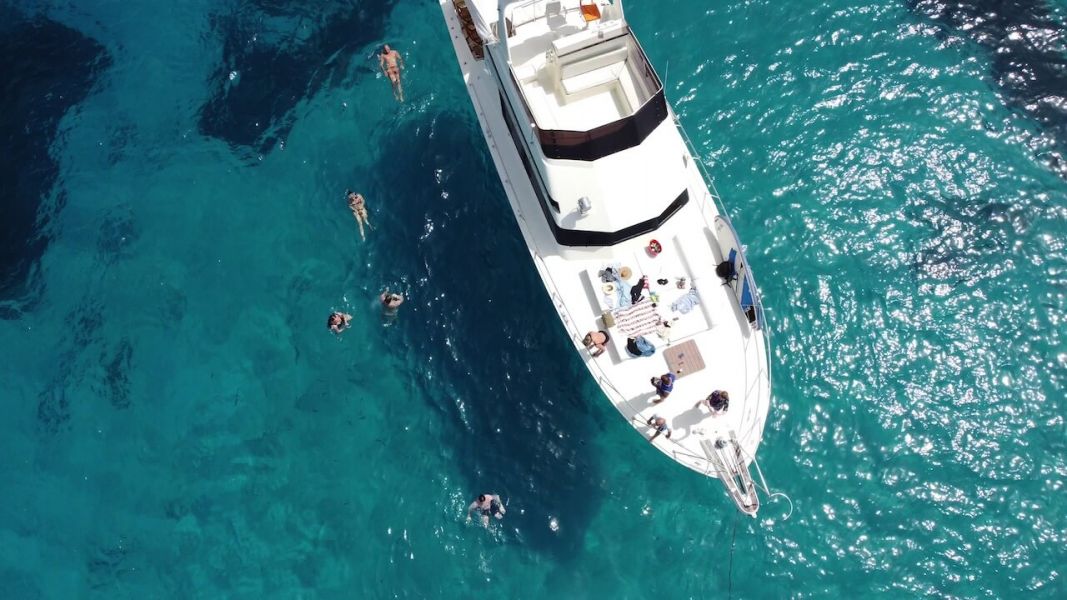 images/recursos/Vaedro/Vaedro_Yate_para_alquilar_en_ibiza_12_pax_arenal_charter.jpeg